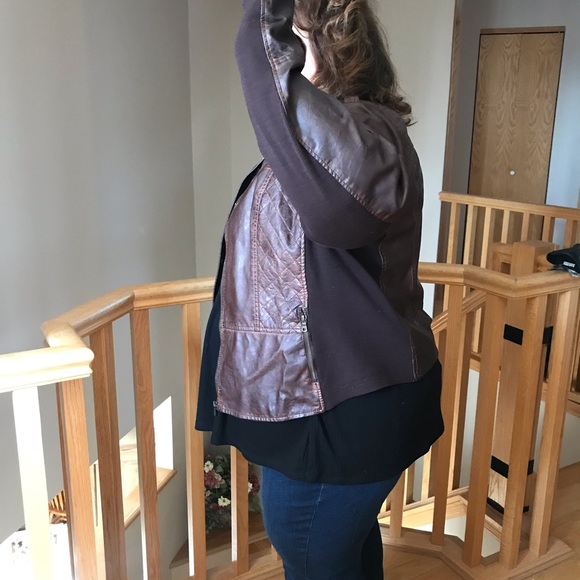 Maurice’s brown jacket - Picture 2 of 4